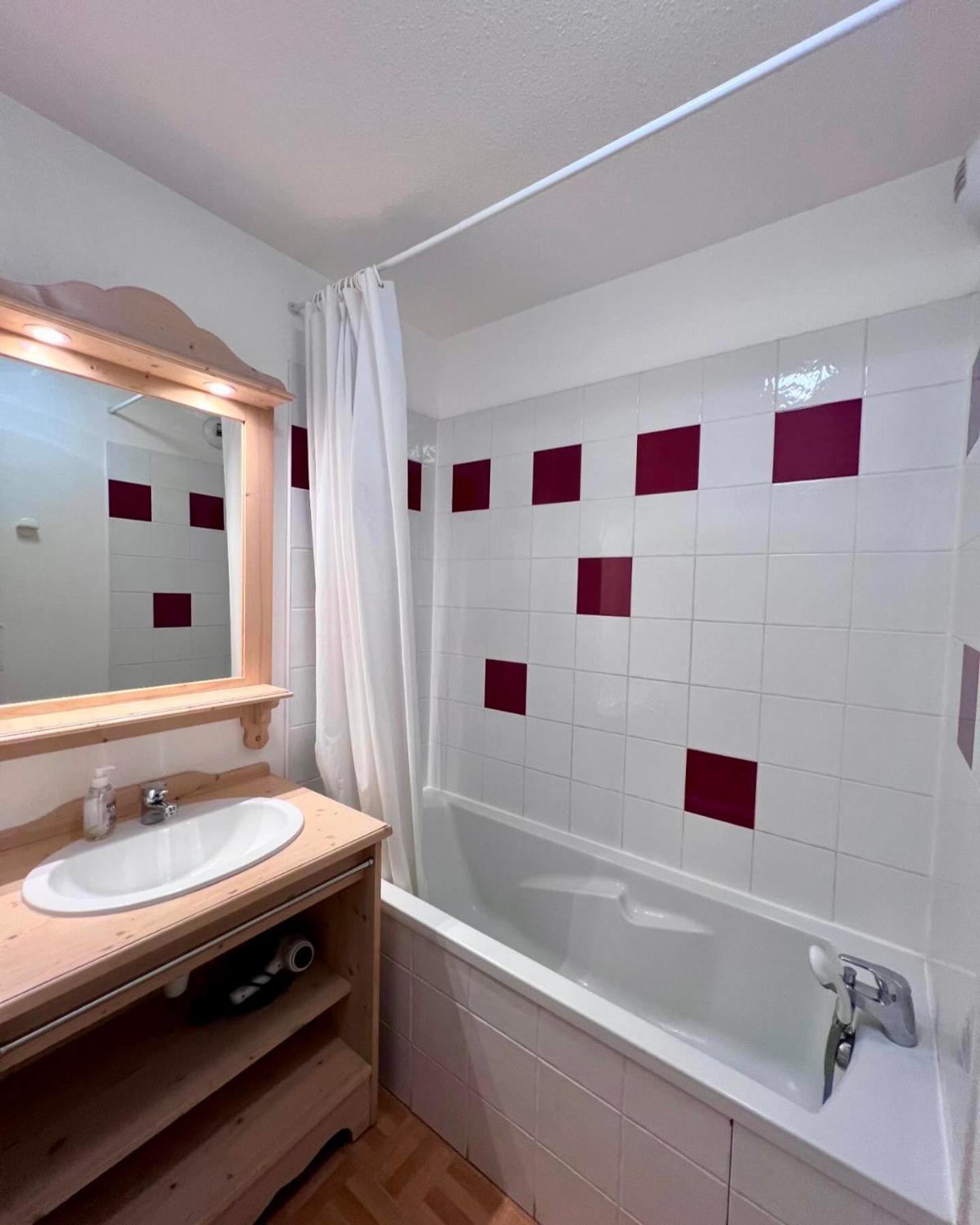 Appartement 4 Personnes Avec Piscine Interieure Пюи-Сен-Венсан Екстериор снимка